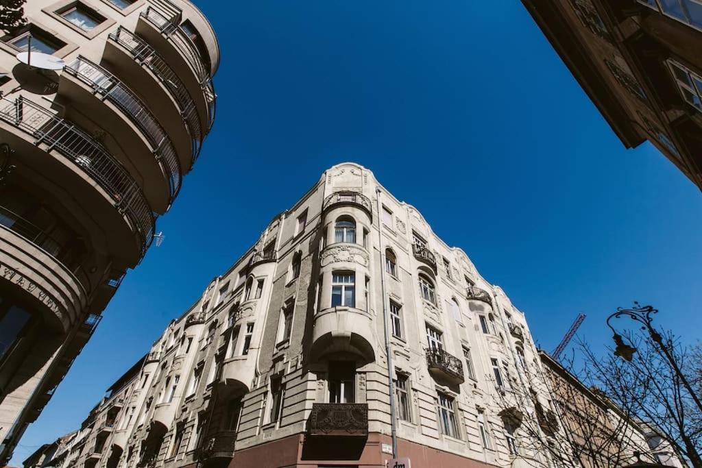 Lovely Purplish Heart Of The Appartement Budapest